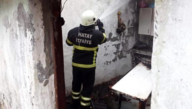 Hatay’da konut yangını itfaiye takımları tarafından söndürüldü