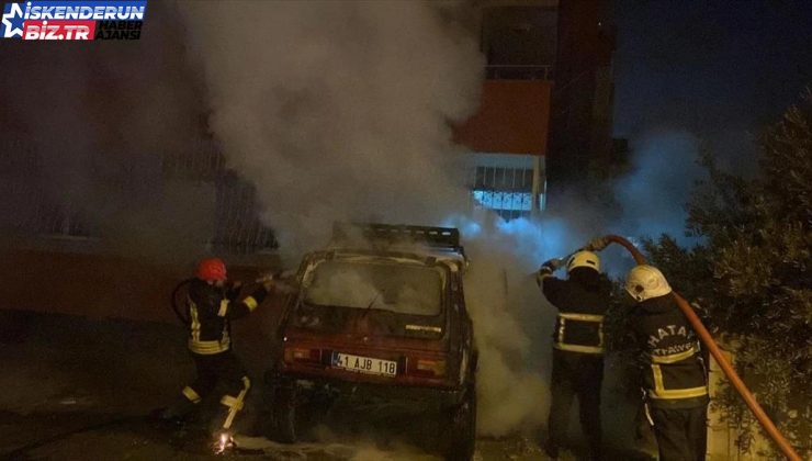 Hatay’da Park Halindeki Arabada Yangın Çıktı