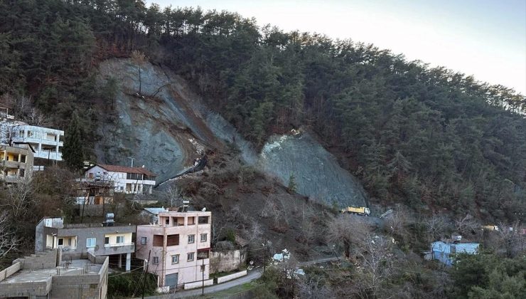 Hatay’da toprak kayması sonucu 3 yayla meskeni kullanılamaz hale geldi