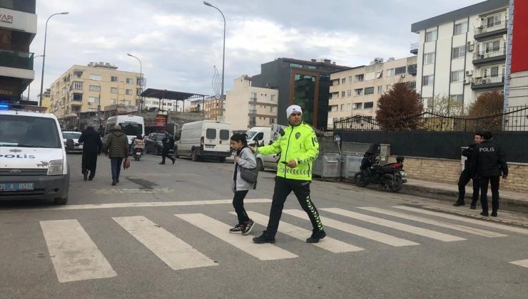 İskenderun’da Okul Önlerinde Kontrol Yapıldı