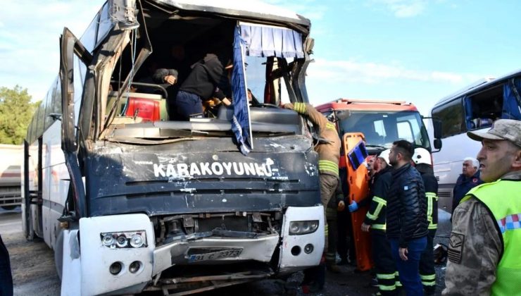 İskenderun’da servis araçları çarpıştı: 11 yaralı