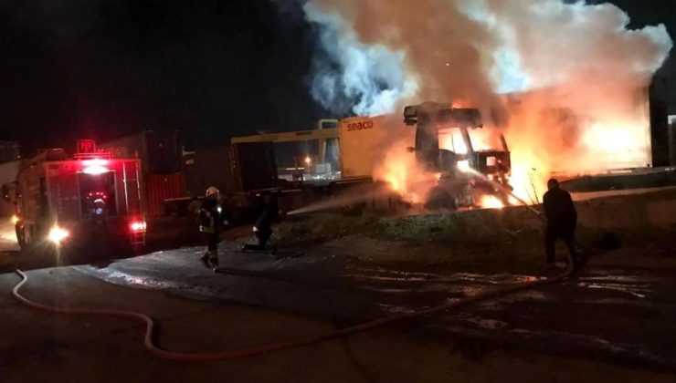 İskenderun’da seyir halindeki tırda yangın çıktı