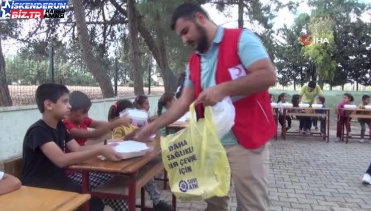 Jandarmadan depremzede çocuklara hamburger ikramı