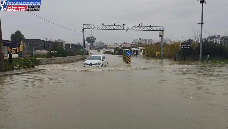 Samandağ’da Şiddetli Yağış Hayatı Olumsuz Etkiledi