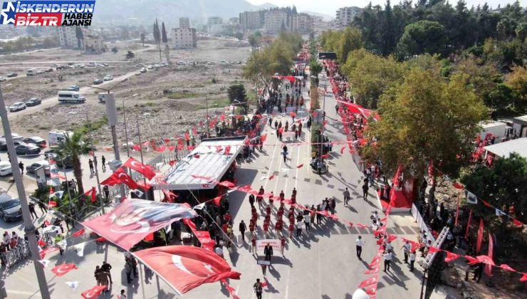 Zelzelenin yerle bir ettiği Hatay’da Cumhuriyet Bayramı coşkuyla kutlandı