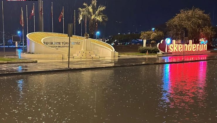 İskenderun’da Sağanak Yağış Sonucu Su Birikintileri Oluştu