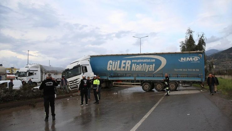 İskenderun’da tır ile kamyon çarpıştı: 3 yaralı