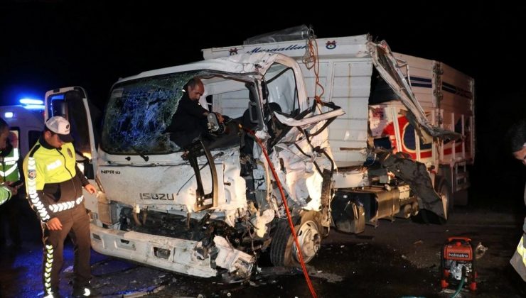 Kilis’te tırla kamyonetin çarpışması sonucu 3 kişi yaralandı