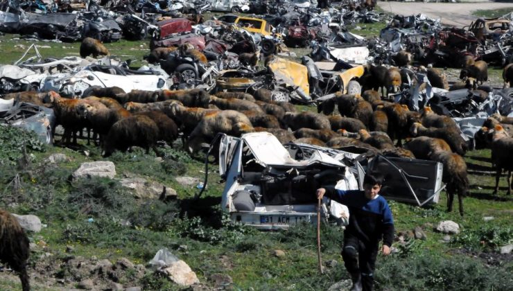 Sarsıntıda Ziyan Gören Araçlar Hala Sahiplerini Bekliyor