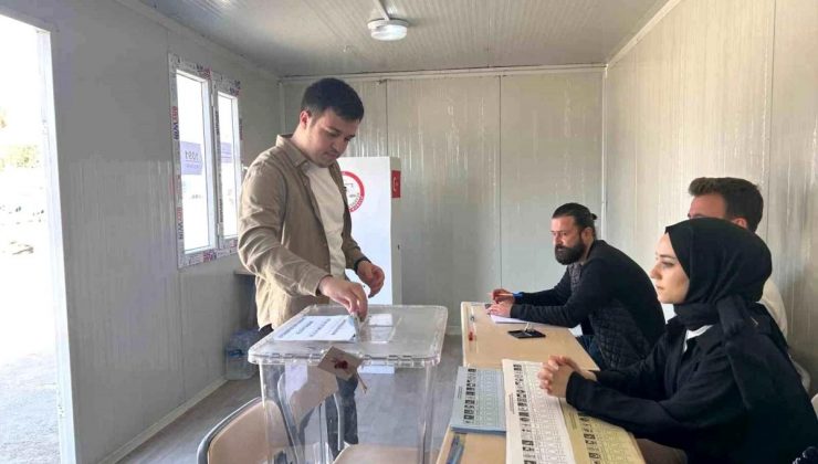 Zelzelenin vurduğu Hatay’da oy verme süreci başladı