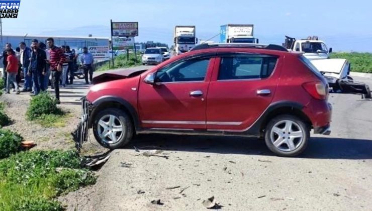 Hatay’da arabayla çarpışan ve ortadan ikiye bölünen Tofaş marka aracın şoförü yaralandı