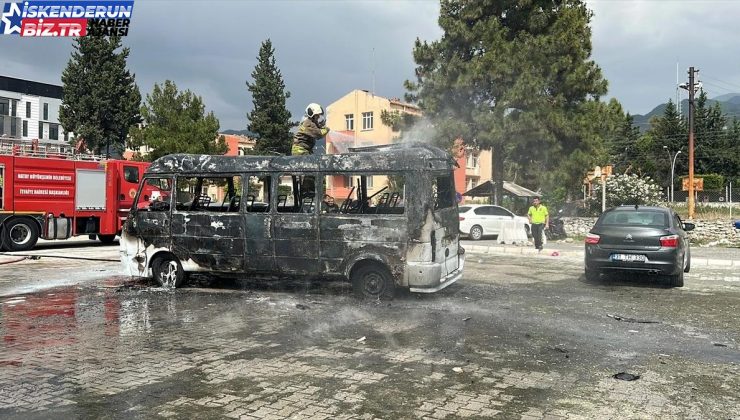 Dörtyol’da Minibüs Yangını