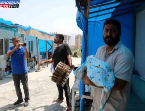 Hatay’da 15 yıl sonra dünyaya gelen erkek torun davul ve zurnayla karşılandı