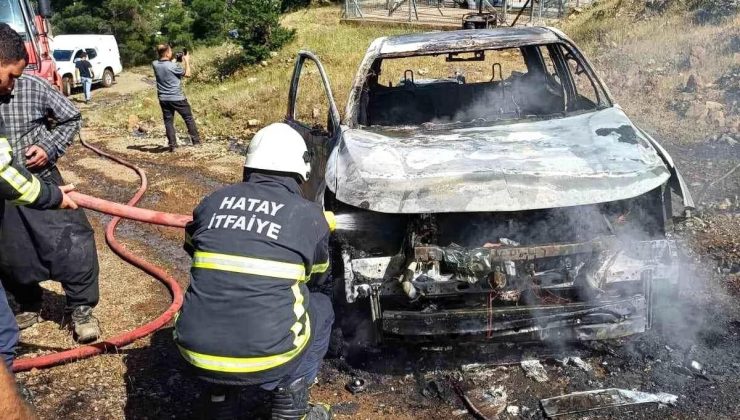 Hatay’da Bagajındaki Jeneratörün Yanmasıyla Alev Alan Pikap Kullanılamaz Hale Geldi