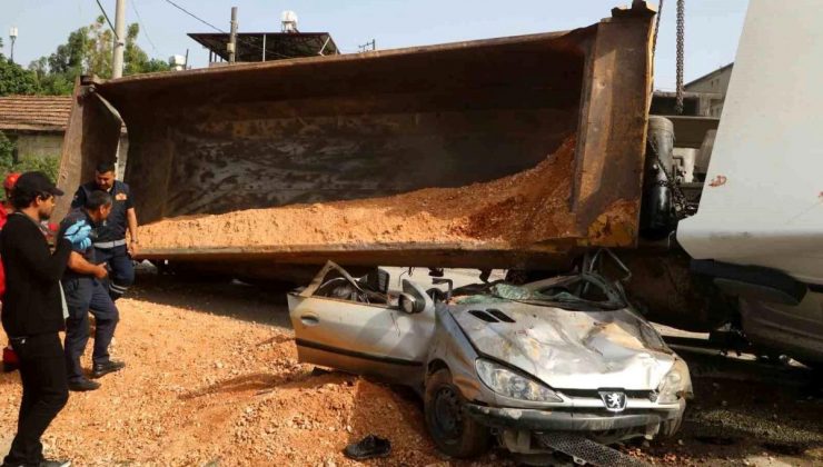 Hatay’da hafriyat kamyonu altında kalan arabanın şoförü yaralı olarak kurtarıldı