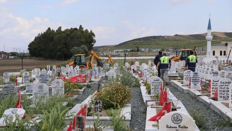 Hatay’da sağanak sonucu mezarlıkta çökme: Kabirler hasar gördü