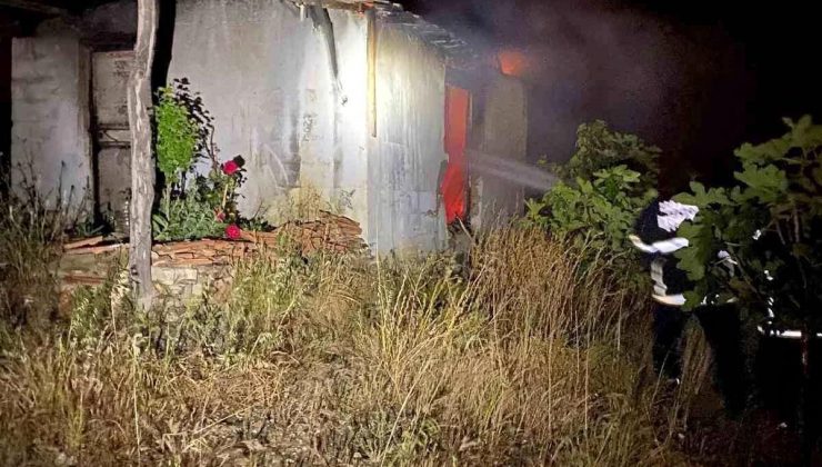 Hatay’ın Belen ilçesinde çıkan baraka yangını söndürüldü