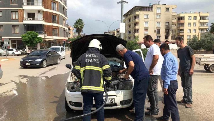 Hatay’ın Reyhanlı ilçesinde araç yangını söndürüldü