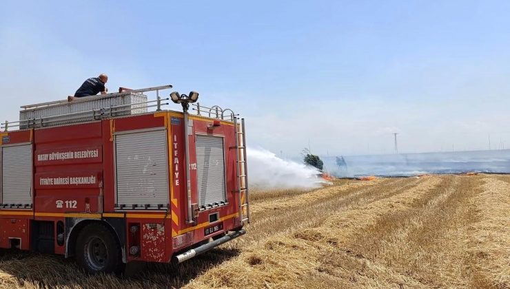 Reyhanlı’da Tarlada Çıkan Yangın Denetim Altına Alındı