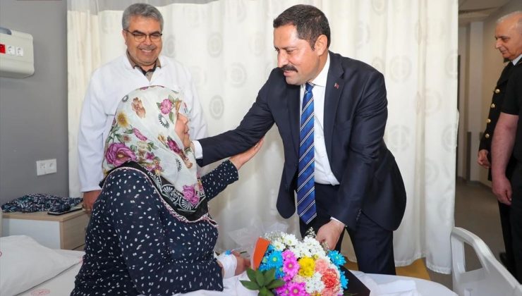 Hatay Valisi Mustafa Masatlı, hastalara bayram ziyaretinde bulundu
