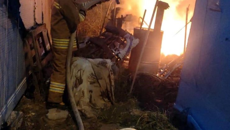 Hatay’da çıkan çadır yangını itfaiye takımları tarafından söndürüldü