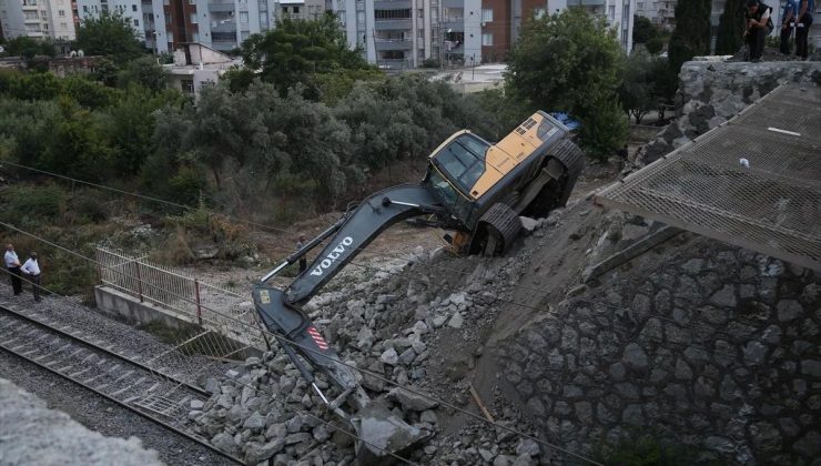 Hatay’da demir yolunda toprak kayması: Bir personel yaralandı