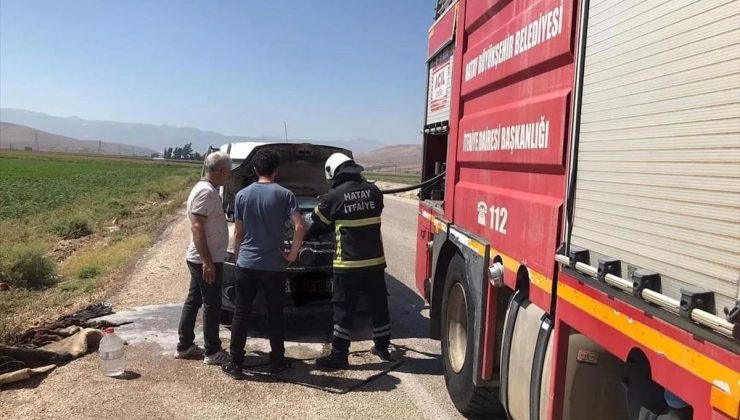 Hatay’da seyir halindeki araçta çıkan yangın söndürüldü