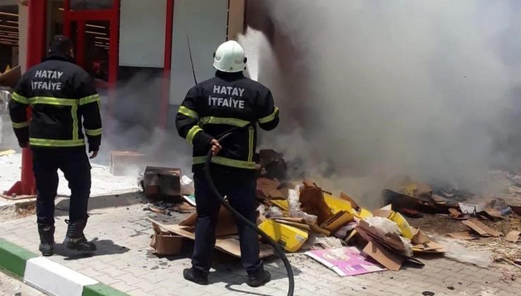 Hatay’ın Kumlu ilçesinde çıkan çöp yangını söndürüldü