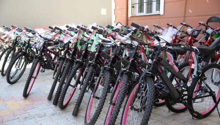 Türkiye Diyanet Vakfı, 42 yetime bisiklet ikram etti