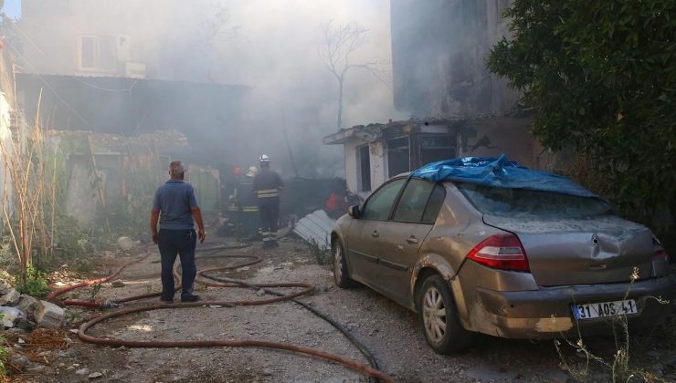 Antakya’da 4 Katlı Binada Çıkan Yangın Söndürüldü