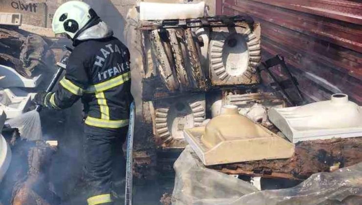 Antakya’da çıkan işyeri yangını itfaiye grupları tarafından söndürüldü