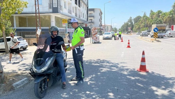 Antakya’da Trafik Polisleri Motosiklet Şoförlerine Bilgilendirme Yaptı