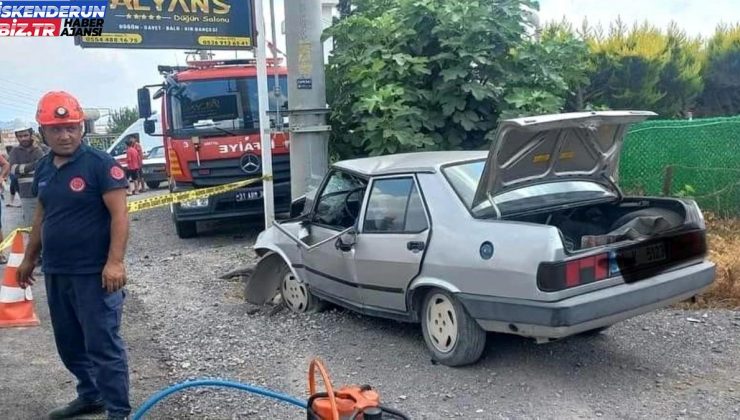 Hatay’da aydınlatma direğine çarpan araç şoförü hayatını kaybetti