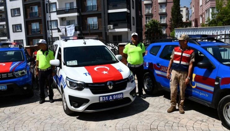 Hatay’da Emniyet Müdürlüğü ve Jandarma’ya 9 araç hibe edildi