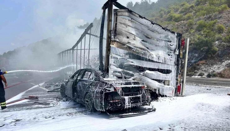 Hatay’da kaza sonrası araba ve tır alevlere teslim oldu