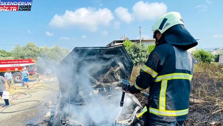 Hatay’da park halindeki araba alev aldı