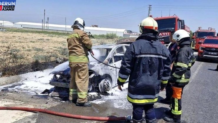 Hatay’da seyir halindeyken yanan araç kullanılmaz hale geldi