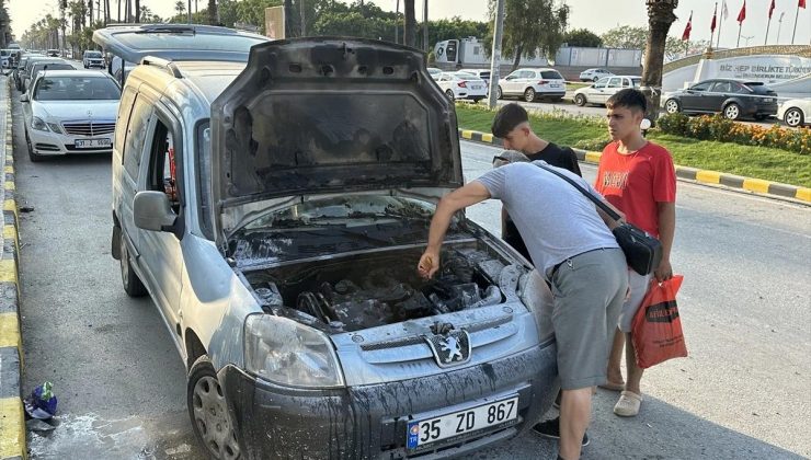 İskenderun’da Park Halindeki Araçta Yangın Çıktı