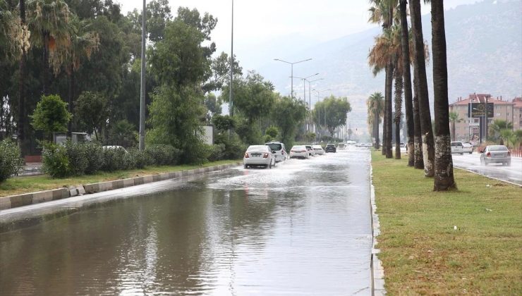 İskenderun’da Şiddetli Sağanak Hayatı Olumsuz Etkiledi