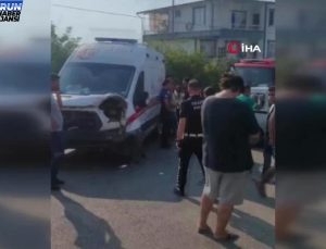 Ambulans ile hafif ticari araç çarpıştı: 1’i ağır 9 kişi yaralandı