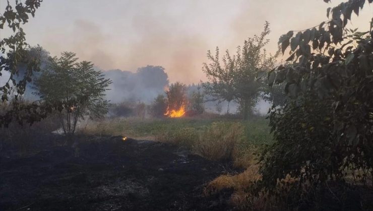 Erzin’de otluk alanda çıkan yangın söndürüldü