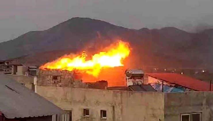 Hatay’da 2 Katlı Meskende Çıkan Yangın Söndürüldü