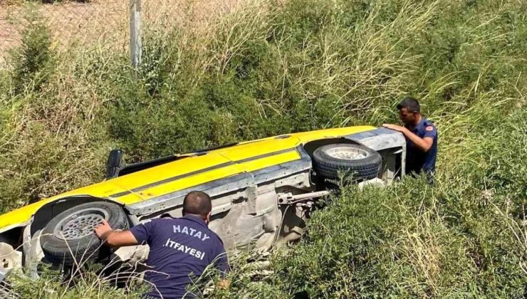 Hatay’da dere yatağına devrilen arabanın şoförü yaralandı