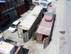 Hatay’da Hırsızlardan Korunmak İçin Otomobil Konteynerin Üzerine Konuldu