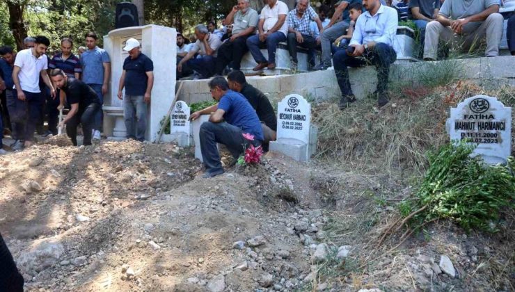 Hatay’da sarsıntıda yaralı olarak kurtarılan baba ömür uğraşını kaybetti