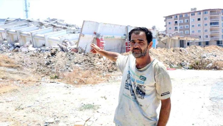 Hatay’da sarsıntıda ziyan gören 16 katlı bina denetimli olarak yıkıldı