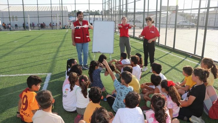 Hatay’da Türk Kızılayı tarafından başlatılan proje ile depremzede çocuklar sporla rahatlıyor