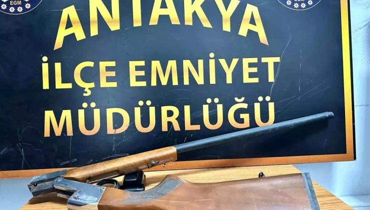 Hatay’da yapılan uygulamada ruhsatsız silah ele geçirildi