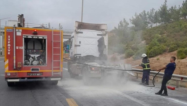 Hatay’ın Belen ilçesinde seyir halindeki tırda çıkan yangın söndürüldü