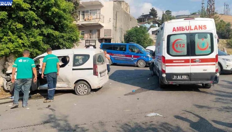 İskenderun’da Ambulans ile Hafif Ticari Araç Çarpıştı: 9 Yaralı